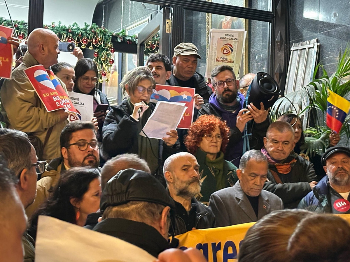 Protesta de AGABO el du00eda 4 en Vigo con la presencia de Nestor Rego el diputado del BNG en el Congreso