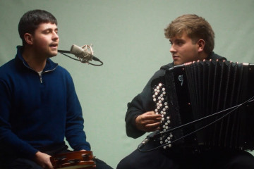 Unto Vello en un aimagen de a101 youtube