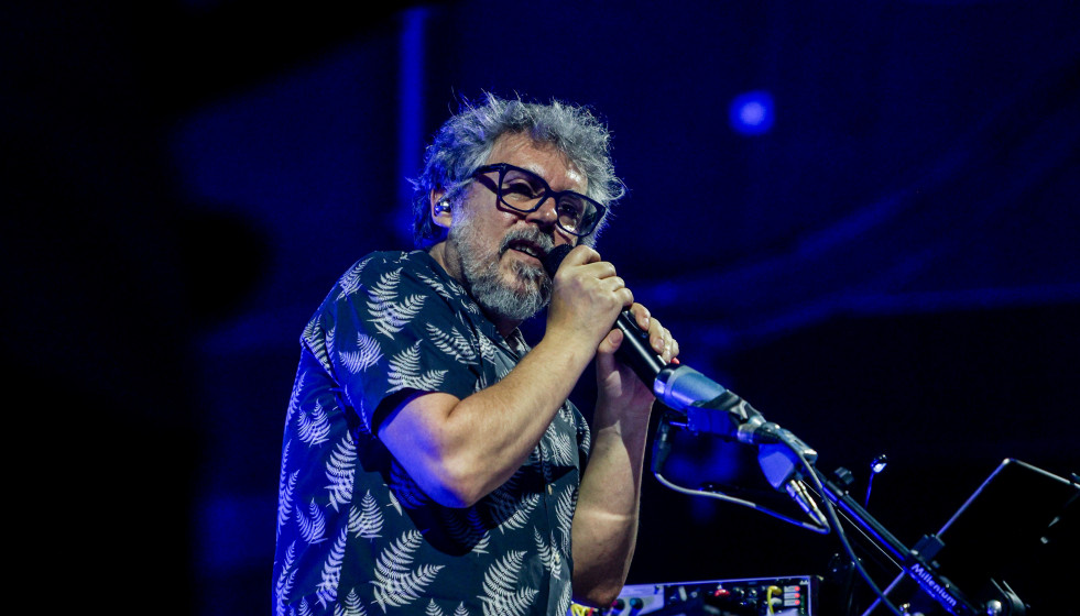 Archivo - El cantante Iván Ferreiro durante una actuación en las Noches del Botánico, en el Real Jardín Botánico Alfonso XIII, a 15 de junio de 2023, en Madrid (España). Iván Ferreiro es un can