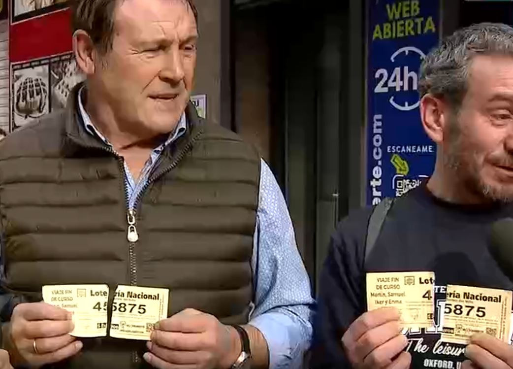 Otros dos vecinos de Porriu00f1o descubrieron que habu00edan partido la participaciu00f3n para la loteru00eda del Niu00f1o en una imagen de la CRTVG