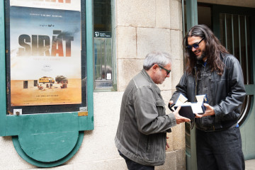 Archivo - El director de la película 'Sirât', Oliver Laxe, ofrece una rueda de prensa, a 26 de mayo de 2025, en Santiago de Compostela