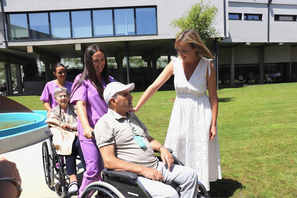 La conselleira de Política Social afirma que las residencias de mayores empiezan una nueva etapa después de la pandemia