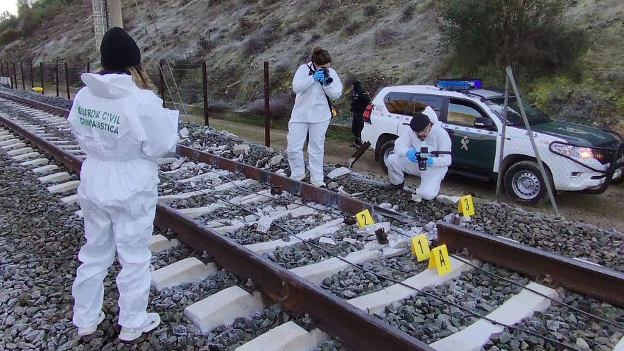 Foto de la Guardia Civil de la investigaciu00f3n del accidente de Ardamuz