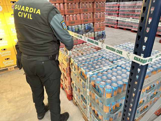 Bebidas intervenidas en una distribuidora de Sanxenxo (Pontevedra).