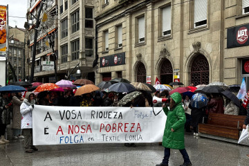 Los trabajadores de la empresa Sociedad Textil Lonia se manifiestan en Ourense para reclamar mejoras salariales y laborales