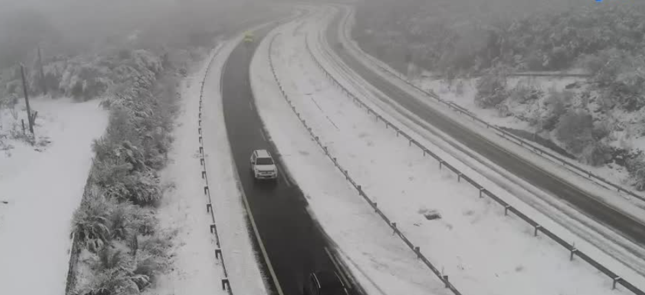 La A52 a su paso por el Alto de As Estivadas entre Veru00edn y Xinzo el mediodu00eda del viernes