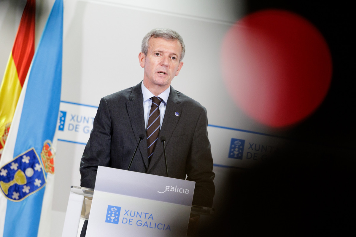 El titular del Gobierno gallego, Alfonso Rueda, comparece ante los medios tras el Consello de la Xunta.