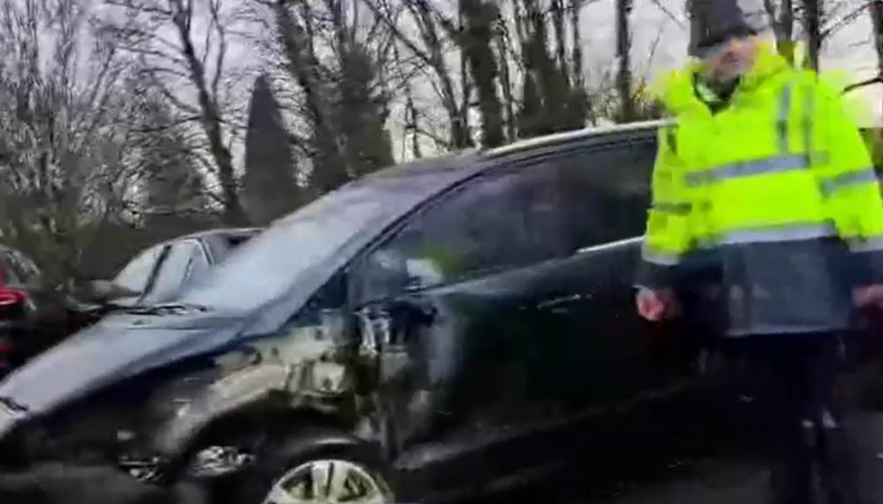 Coches accidentados en el accidente múltiple de la AP9 en una imagen de CRTVG