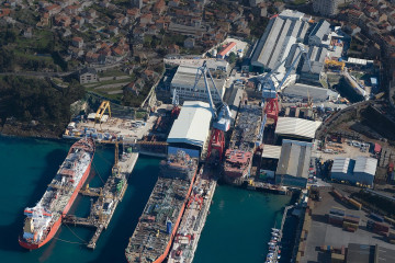 Archivo - Vista aérea de Astilleros San Enrique, la antigua Factorías Vulcano, en Vigo.