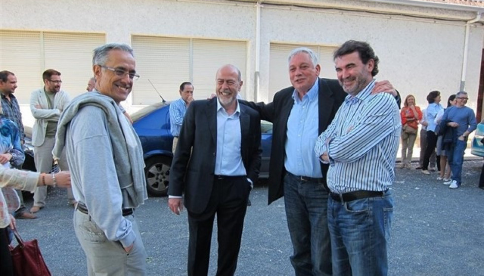 Archivo - Anxo Quintana, exvicepresidente de la Xunta, se dejó fotografiar en la campaña de 2011 con Francisco García. En la foto, en la izquierda, Alfredo Suárez Canal, exconselleiro de Medio Rur