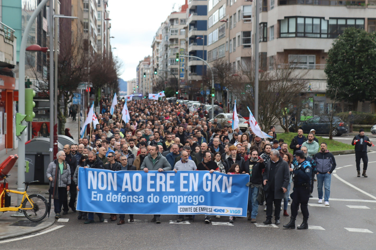 Cientos de trabajadores de GKN se manifiestan contra el ERE que pretende impulsar la empresa, a día 1 de febrero de 2026