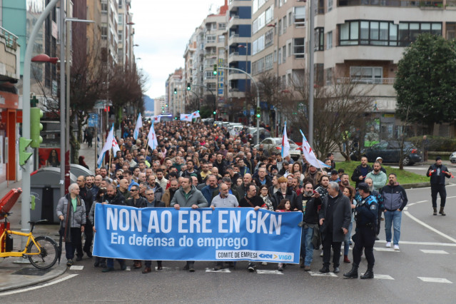 Cientos de trabajadores de GKN se manifiestan contra el ERE que pretende impulsar la empresa, a día 1 de febrero de 2026