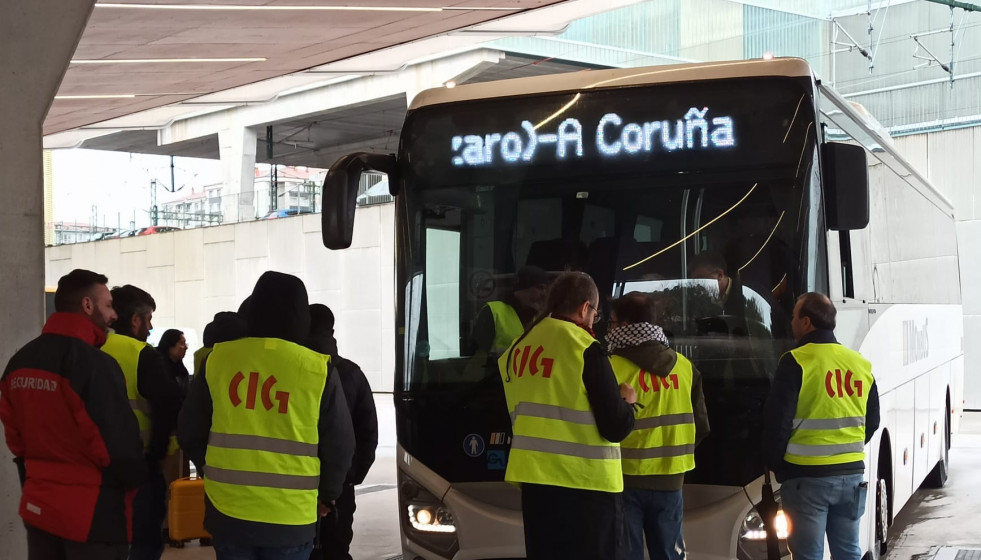 Archivo - Huelga en el transporte de viajeros por carretera en la provincia de A Coruña