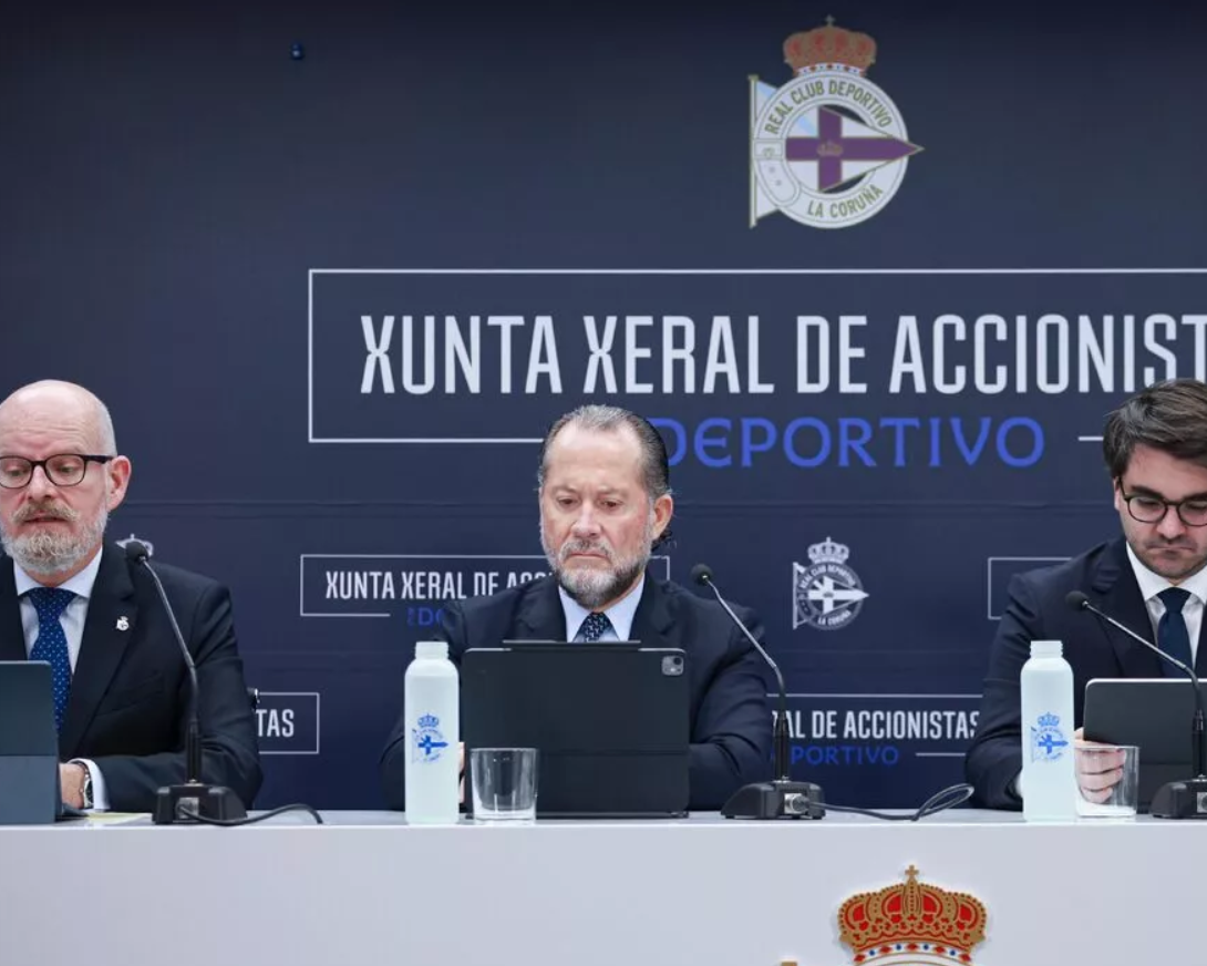 Escotet presidiendo la junta de accionistas del Deportivo de La Coruu00f1a