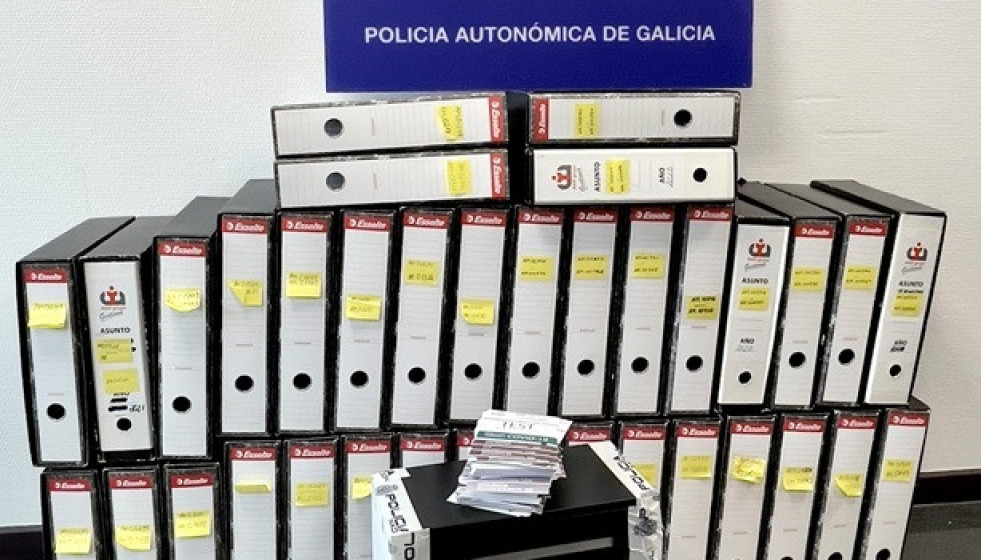 Material intervenido por la Policía Autonómicas a una organización que proporcionaba certificados falsos de PCR y antígenos.