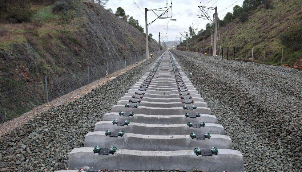 Varias traviesas de hormigón durante la reconstrucción del tramo ferroviario, a 31 de enero de 2026, en Adamuz, Córdoba, Andalucía (España).