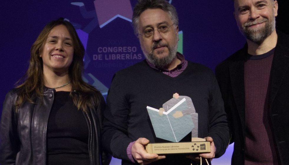 Los responsables de Bandini recogiendo el premio en Balencia