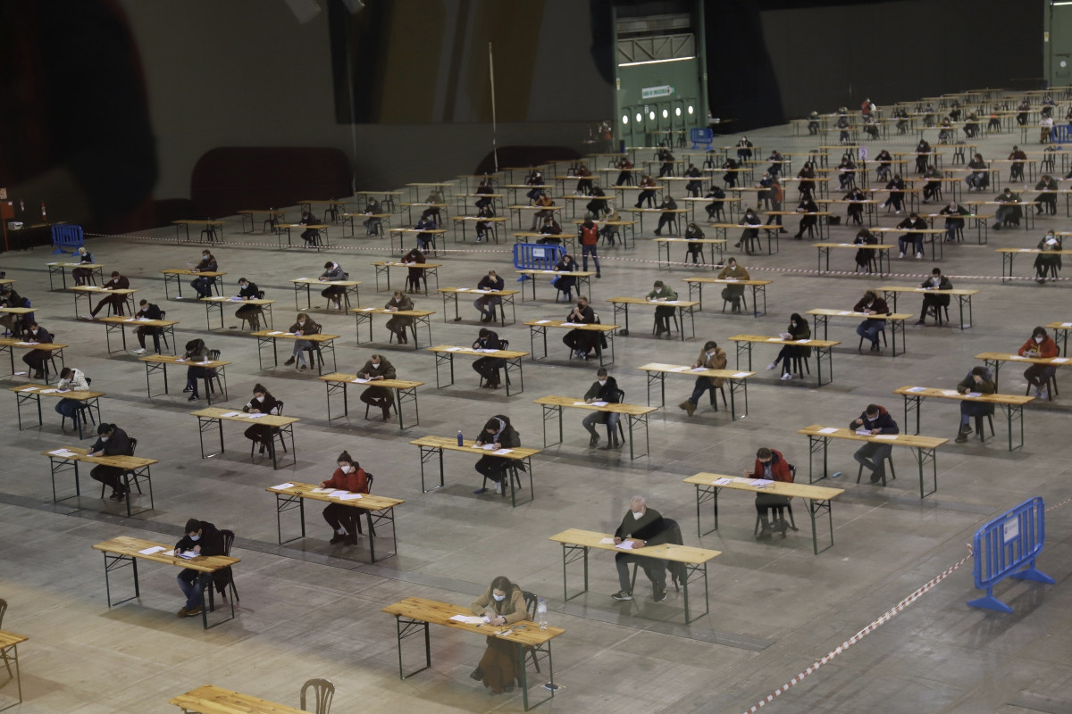 Archivo - Pruebas de selección en Silleda para el cuerpo de la Policía Local