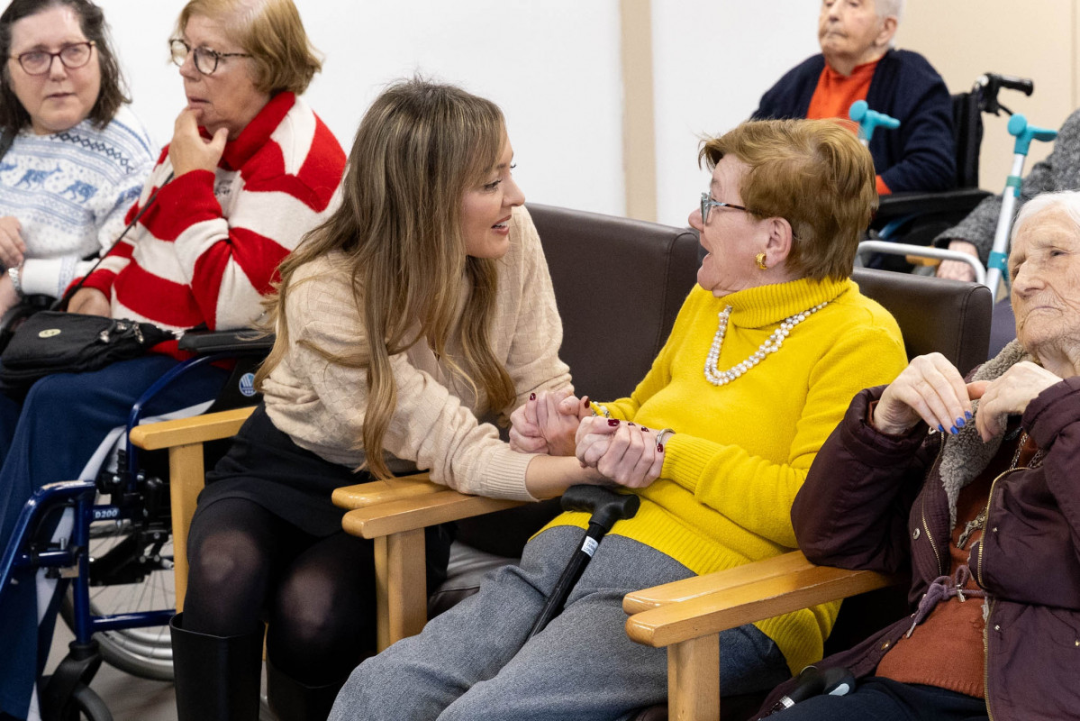 La conselleira de Política Social e Igualdade, Fabiola García, visita la residencia de mayores José Otero, a 15 de febrero de 2026.