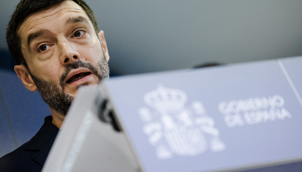 El ministro de Derechos Sociales, Consumo y Agenda 2030, Pablo Bustinduy, ofrece una rueda de prensa, en el Ministerio de Derechos Sociales, Consumo y Agenda 2030, a 16 de enero de 2026, en Madrid (Es