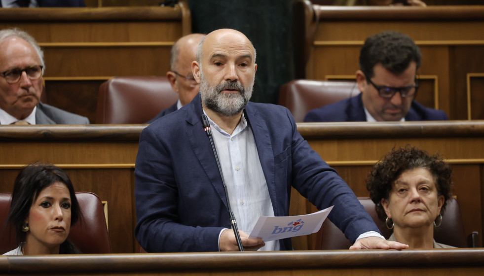 Archivo - El diputado del BNG Néstor Rego interviene durante una sesión de control al Gobierno, en el Congreso de los Diputados, a 18 de septiembre de 2024, en Madrid.