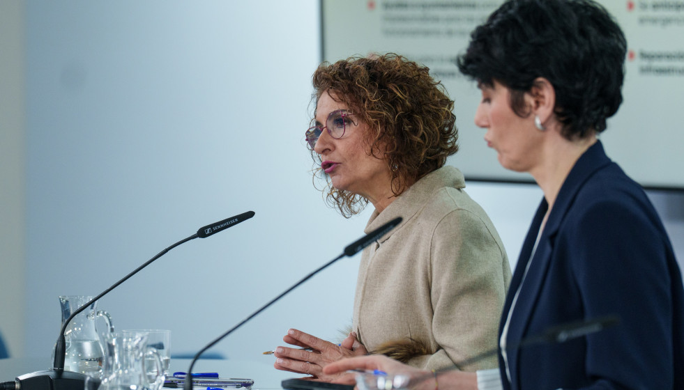 La vicepresidenta primera y ministra de Hacienda, María Jesús Montero, durante una rueda de prensa tras el Consejo de Ministros, a 17 de febrero de 2026, en Madrid (España).