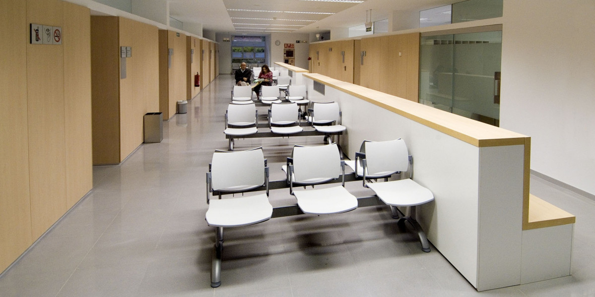Archivo - Espacio de espera en un centro de atención primaria.