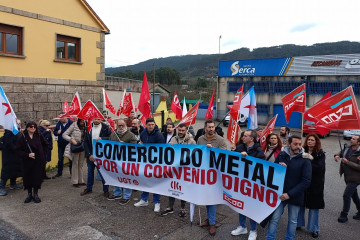 Concentración en Vilaboa para exigir un convenio digno en el Comercio del Metal de la provincia de Pontevedra.