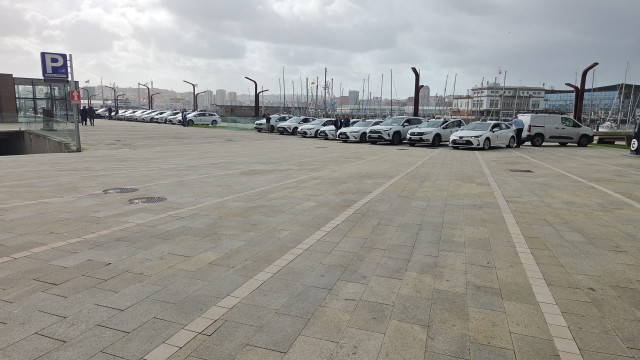 Taxis estacionados en O Parrote tras la marcha lenta de protesta realizada en A Coruña.