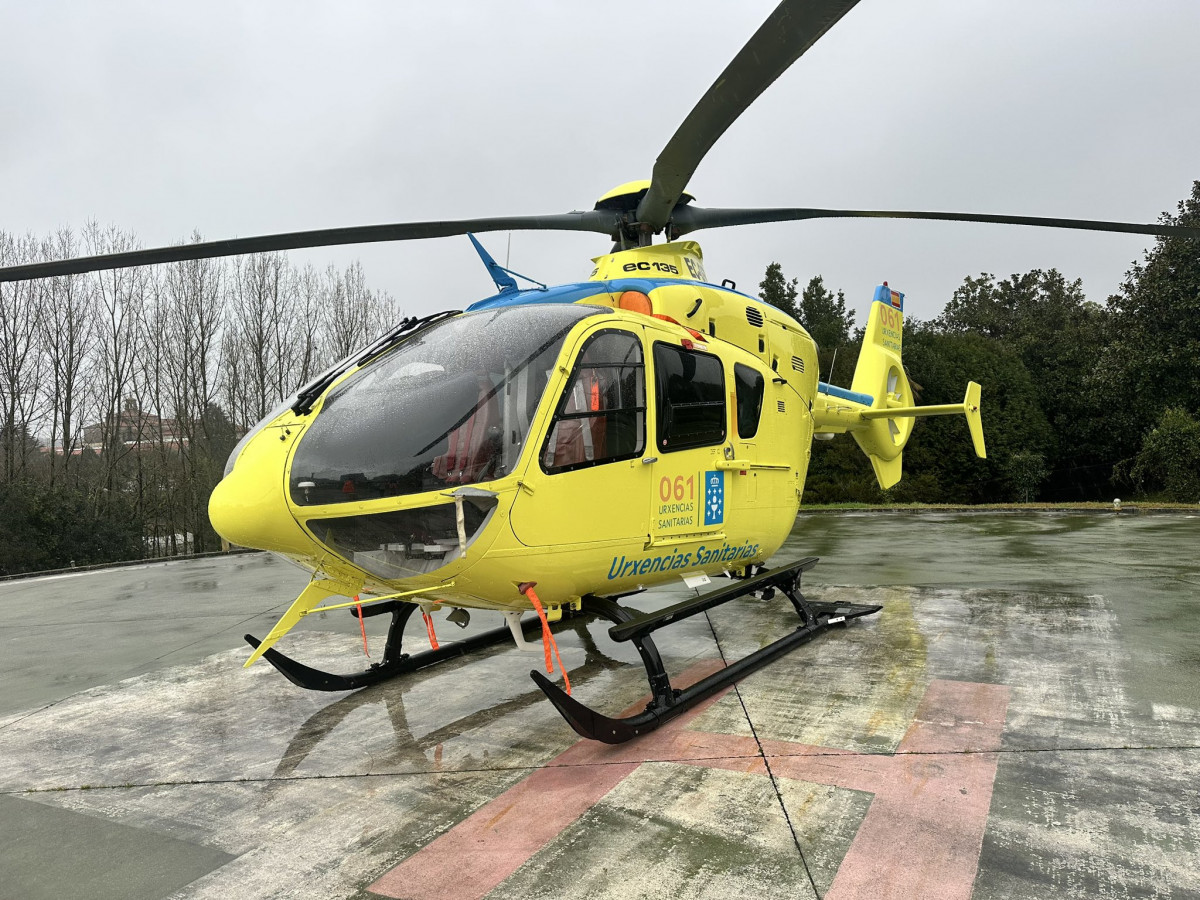 El helicu00f3ptero de emergencias en su base de Santiago en una foto de archivo de @HelicoSantiago