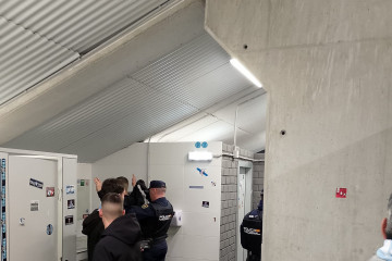 Registros de la Policía Nacional en los baños de Balaídos en una foto de morrazzzo