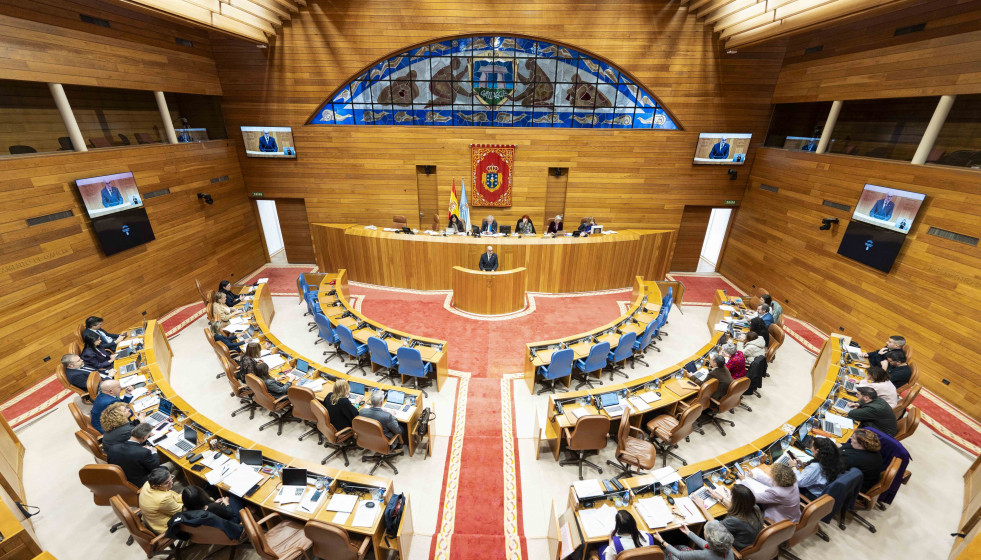 Momento del debate de una moción en el pleno del Parlamento de Galicia.
