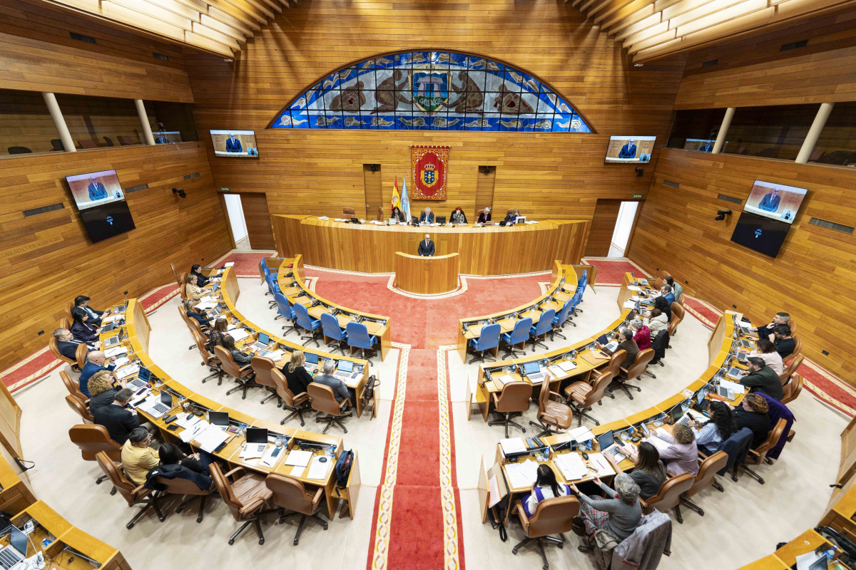 Momento del debate de una moción en el pleno del Parlamento de Galicia.