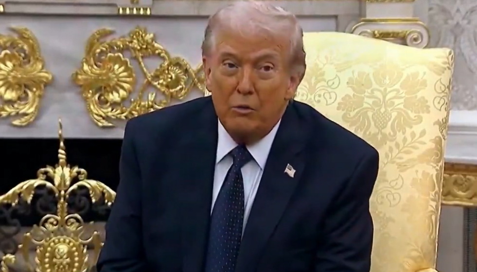 Donald Trump en la Casa Blanca durante la reunión con el canciller alemán en la que dijo iba cortar todo comercio con España
