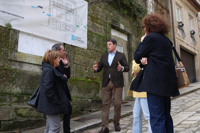 El Secretario Xeral Del Psdeg, José Ramón Gómez Besteiro, Visita Tui Para Denunciar El Estado De Abandono De Inmuebles Comprados Por La Xunta