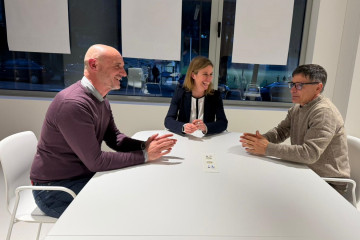 La candidata Maite Flores propone a Xosé Antón Freire, coordinador del Ayuntamiento de Santiago, como gerente de la USC