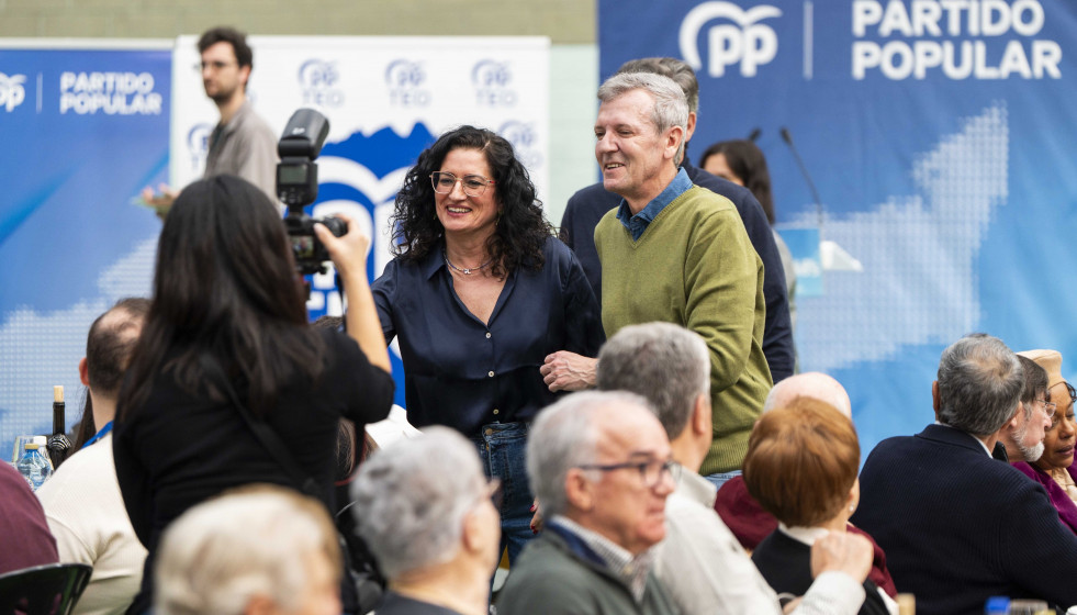 El presidente del PPdeG, Alfonso Rueda, y la alcaldesa de Teo, Lucía Calvo