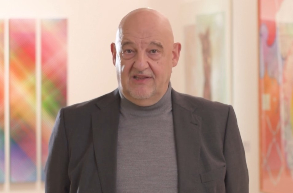 Secretario Xeral del Eixo Atlu00e1ntico Vu00e1zquez Mao en la bienal de pintura