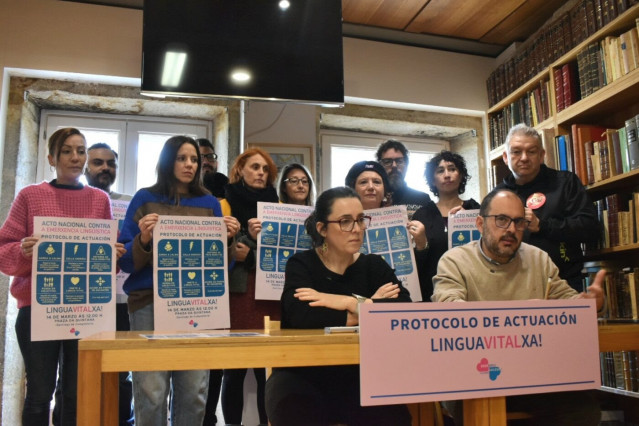 Presentación de la asamblea 'Lingua Vital'. Librería Couceiro.