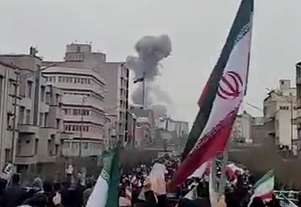 Bombardeo en Teheru00e1n durante una manifestaciu00f3n