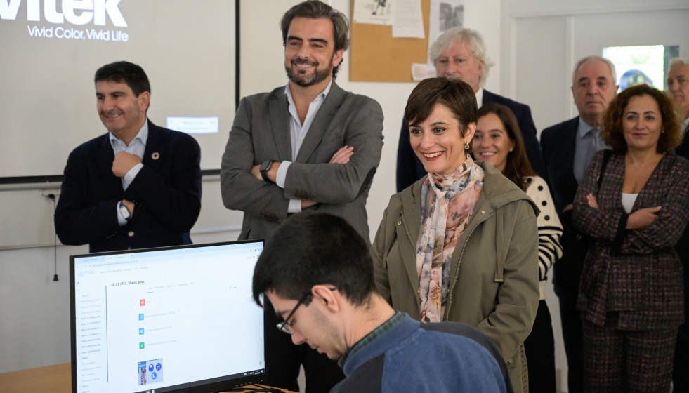 Archivo - La ministra de Vivienda y Agenda Urbana, Isabel Rodríguez, visita el Centro Integrado de Formación Profesional de Someso, en A Coruña, tras comprobar actuaciones en materia urbanística e