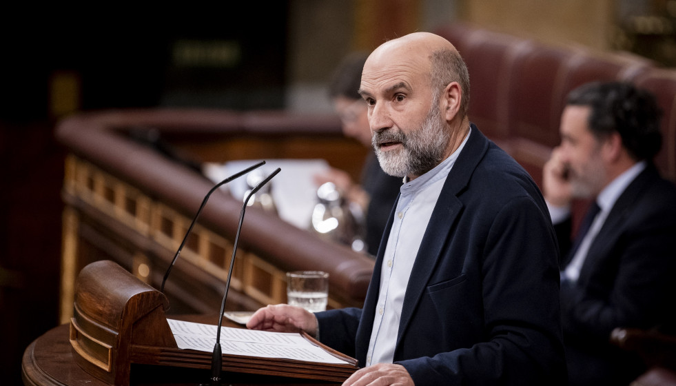 Archivo - El diputado del BNG Néstor Rego interviene durante una sesión plenaria, en el Congreso de los Diputados, a 10 de febrero de 2026, en Madrid.