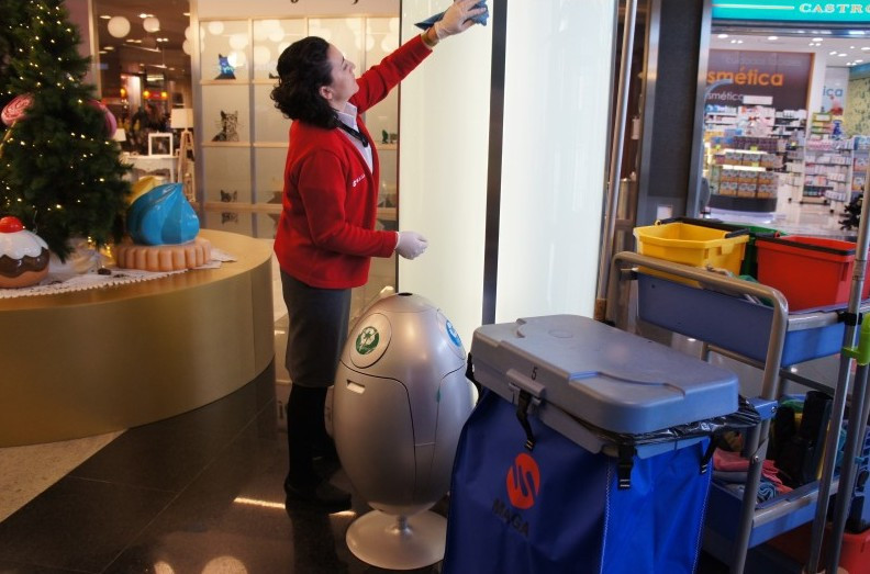 Trabajadora de Maga Limpezas en una imagen de la web de la compau00f1u00eda