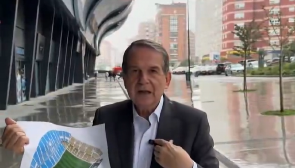 Abel Caballero ante Balaídos con el proyecto para la grada de Tribuna en una captura de su vídeo publicado en Twitter