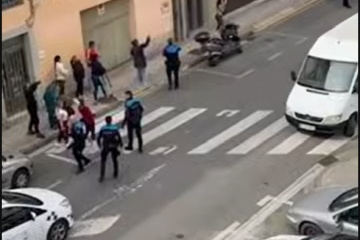 Policías locales en Rúa Primavera Lugo