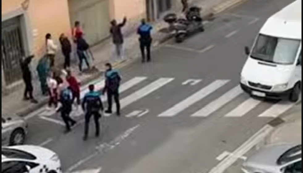 Policías locales en Rúa Primavera Lugo