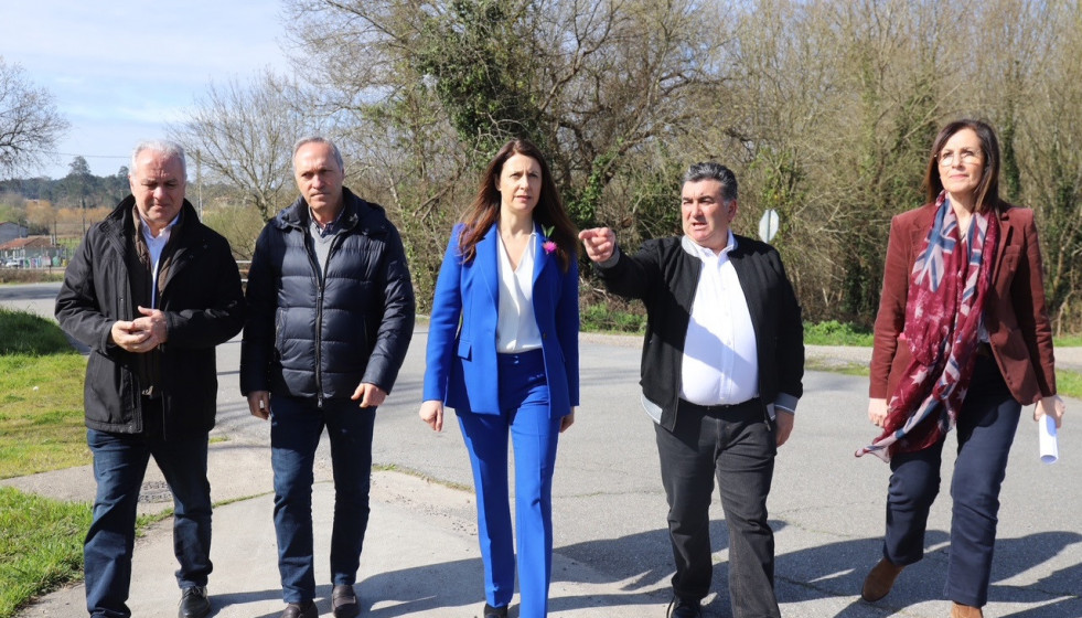 La conselleira do Medio Rural, María José Gómez, visita la zona de concentración parcelaria de Briallos, en Portas (Pontevedra)