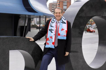 El alcalde de Vigo, Abel Caballero, al pie del estadio de Balaídos.