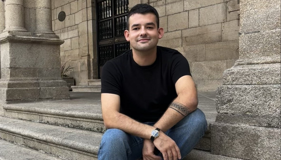 El portavoz de Podemos Ourense, Francisco Diéguez, presenta su dimisión.