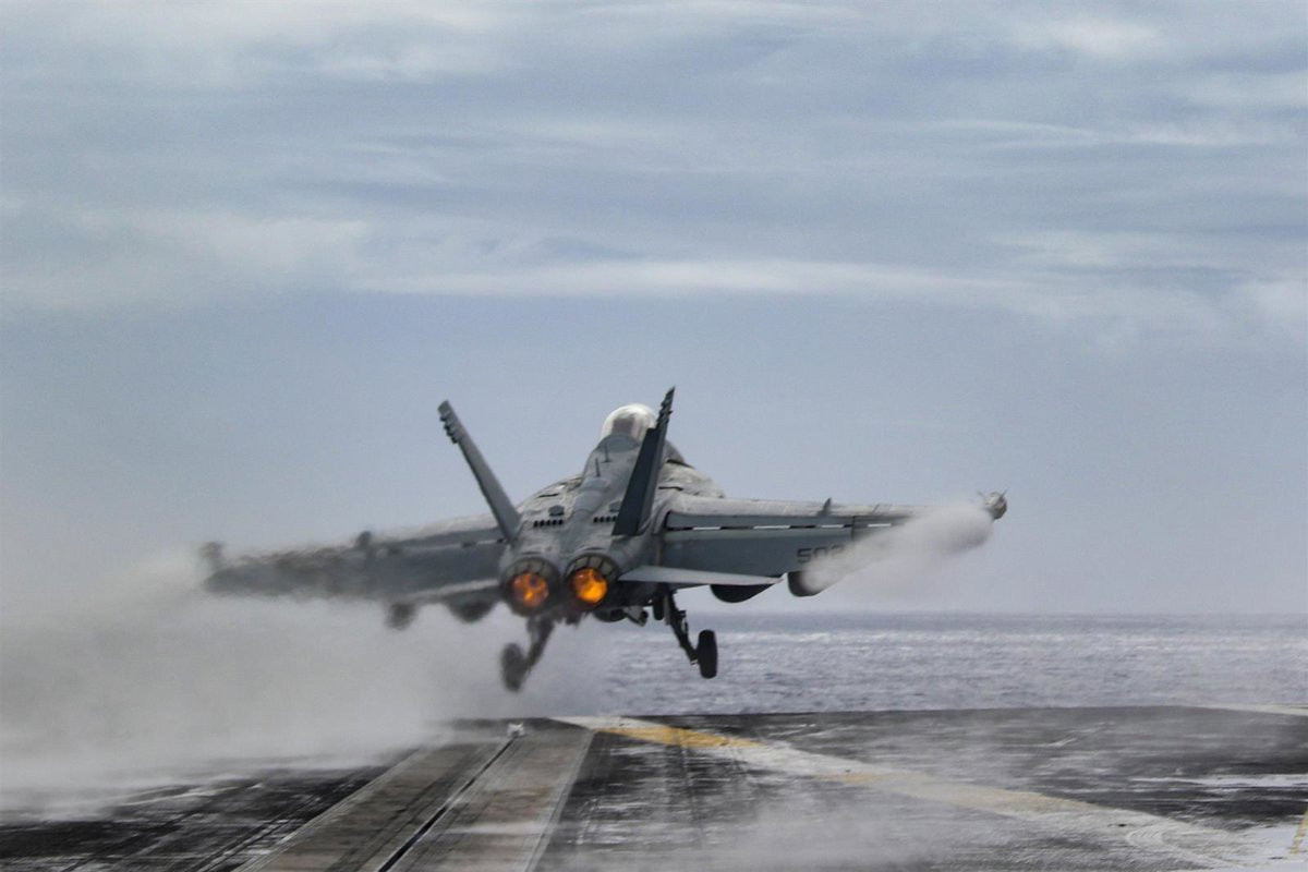 Aviu00f3n de combate